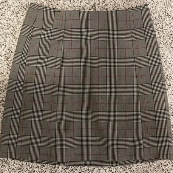 Aritzia * Babaton Checkered Plaid Straight Skirt - Picture 3 of 4